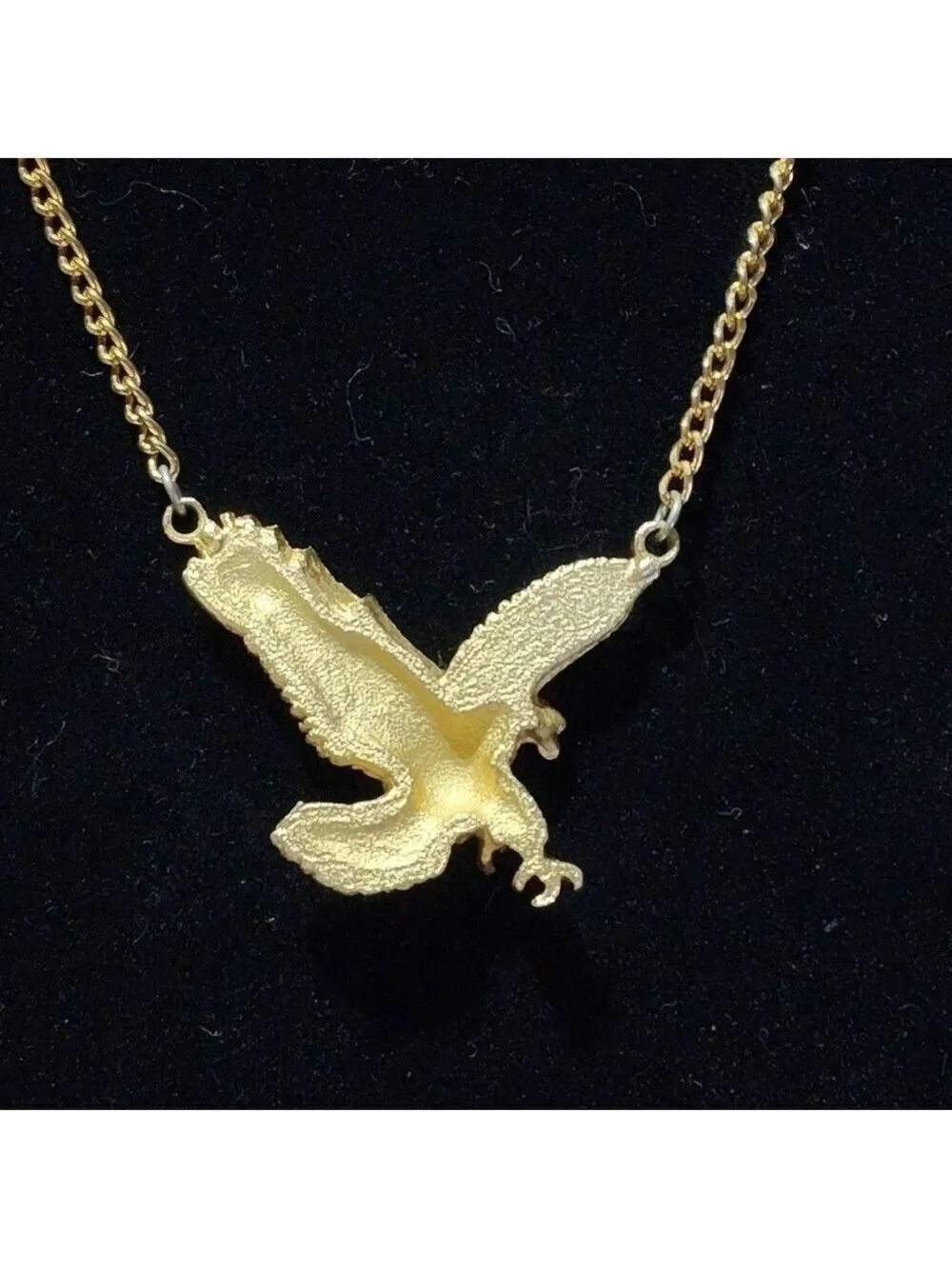 Vintage Mans Large Goldtone 3D Eagle Hawk pendant Necklace 20